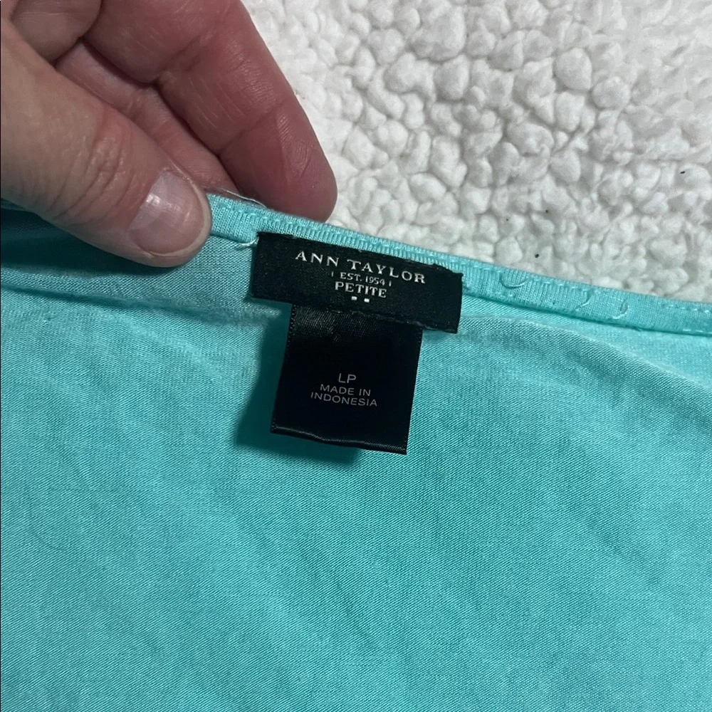 Ann Taylor Turquoise Short Sleeve Top - Picture 2 of 3